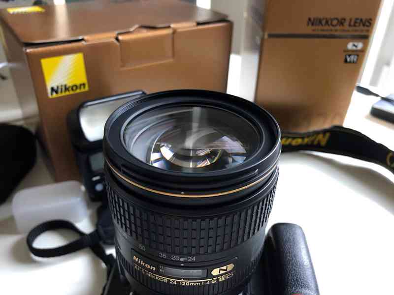 Nikon D610 + Nikkor 24-120 f4 AF-S G ED + příslušenství - foto 14