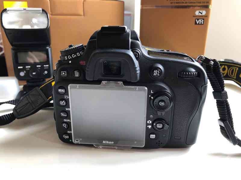 Nikon D610 + Nikkor 24-120 f4 AF-S G ED + příslušenství - foto 9