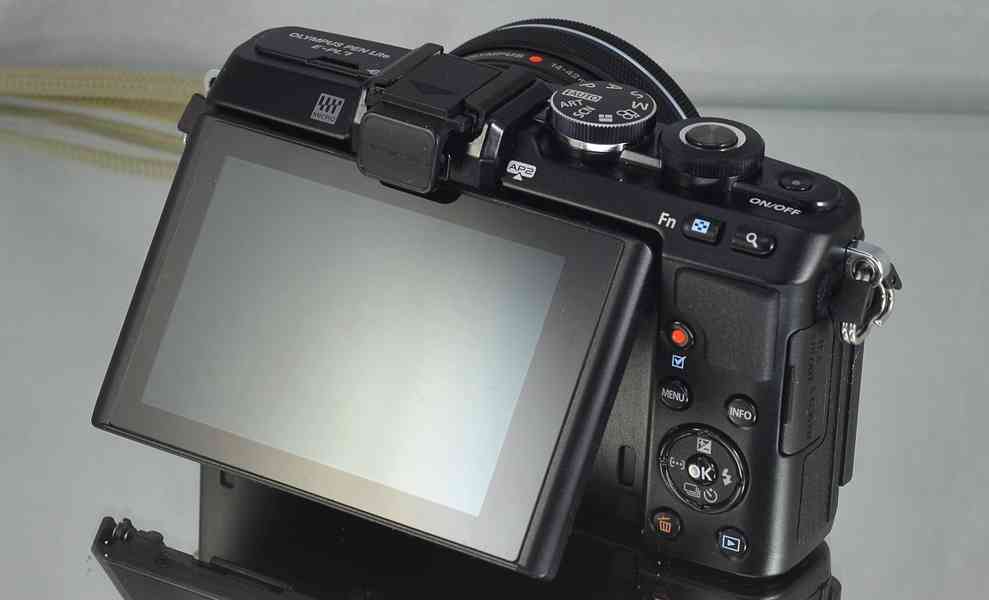 OLYMPUS E-PL7 + 14-42mm PZ *Full HDV*WIFI 1600 Exp - foto 9