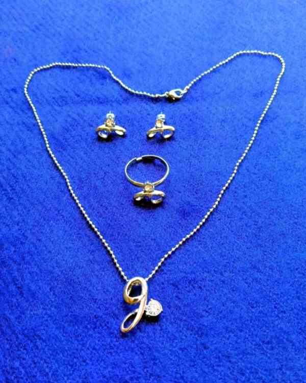 Kazeta  Senator s hodinkami Quartz a bižutérií  - foto 3