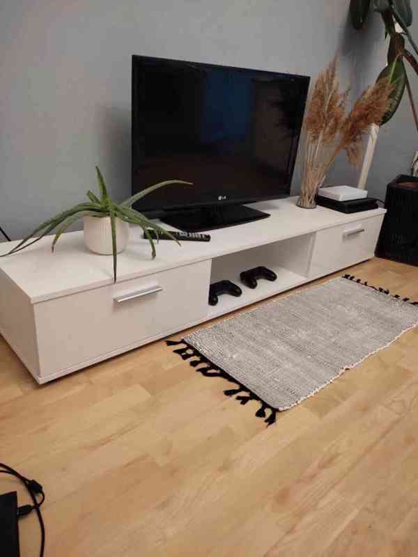 TV stolek bílý - foto 1