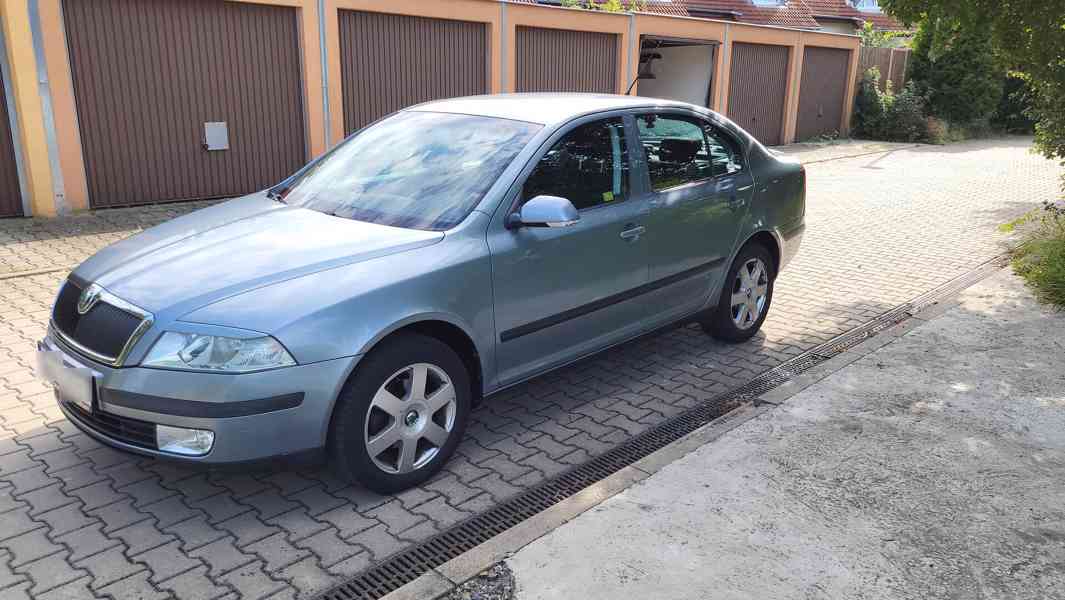 Škoda Octavia 1.6 benzín s dobrou výbavou - foto 1