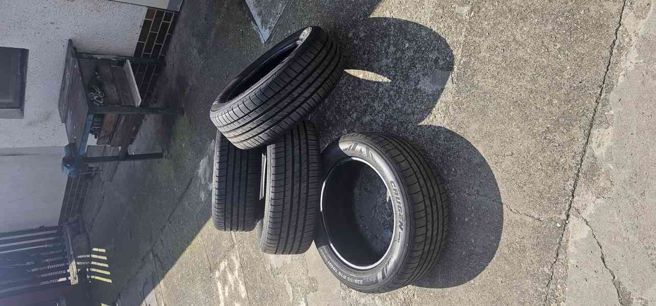  Pneu KUMHO Crugen 235/55 R 18 100H  - foto 4