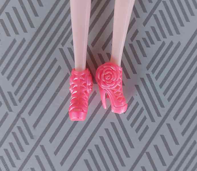 NOVÉ! Set pro Barbie, tričko + sukně + boty + kab + doplňky  - foto 7
