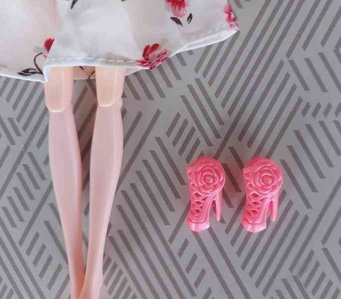 NOVÉ! Set pro Barbie, tričko + sukně + boty + kab + doplňky  - foto 4