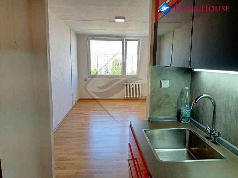 Prodej bytu 2+kk 42m2 + balkon 6m2 + sklep 1,5m2, Vejvanovského, Praha 4 Chodov - foto 1