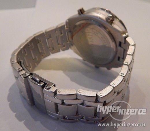 Masivní pánské  hodinky s LCD displejem , netradiční design - foto 5