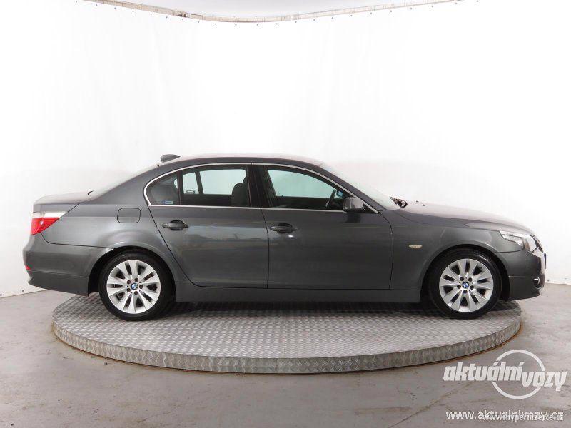 BMW 5 3.0, nafta, rok 2004 - foto 2