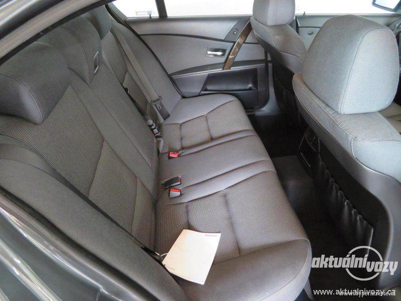 BMW 5 3.0, nafta, rok 2004 - foto 12