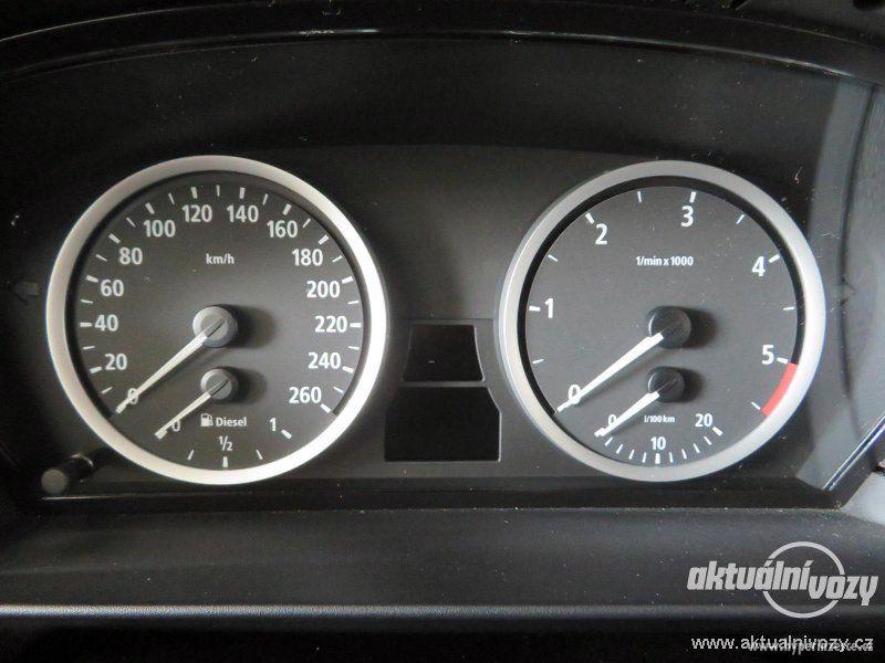 BMW 5 3.0, nafta, rok 2004 - foto 15