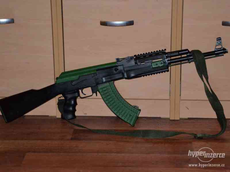 AK-47 Kalašnikov - foto 1
