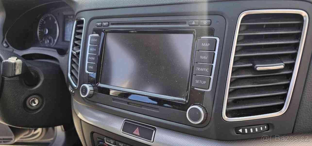 Volkswagen Sharan 2,0   125kw Automat DSG - 7 míst - H - foto 8