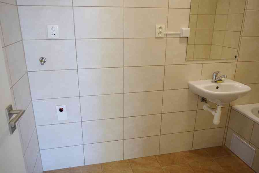 Pronájem pěkného bytu 2+1 na náměstí v Hořicích - foto 11