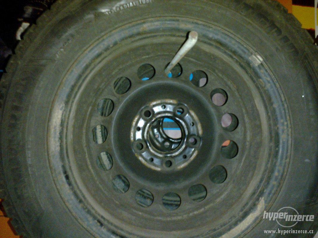 BMW  e 46   15 plechové disky s pneu - foto 1