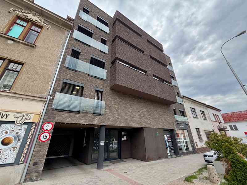 NABÍDKA PRONÁJMU GARÁŽOVÉHO STÁNÍ V BRNĚ  - foto 14