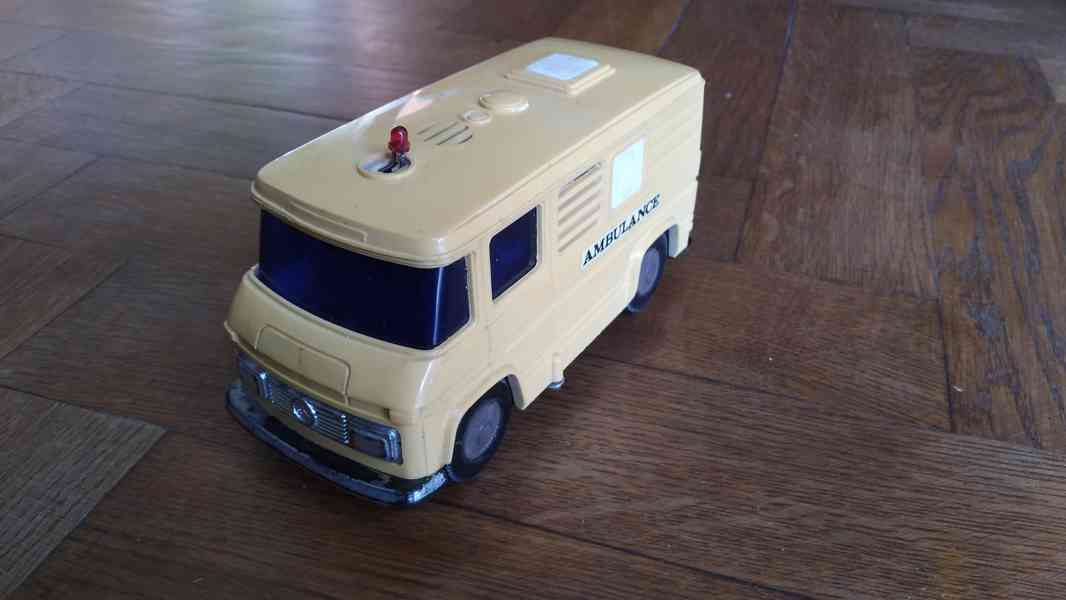 MERCEDES AMBULANCE NA BATERIE – MADE IN JAPAN - foto 3