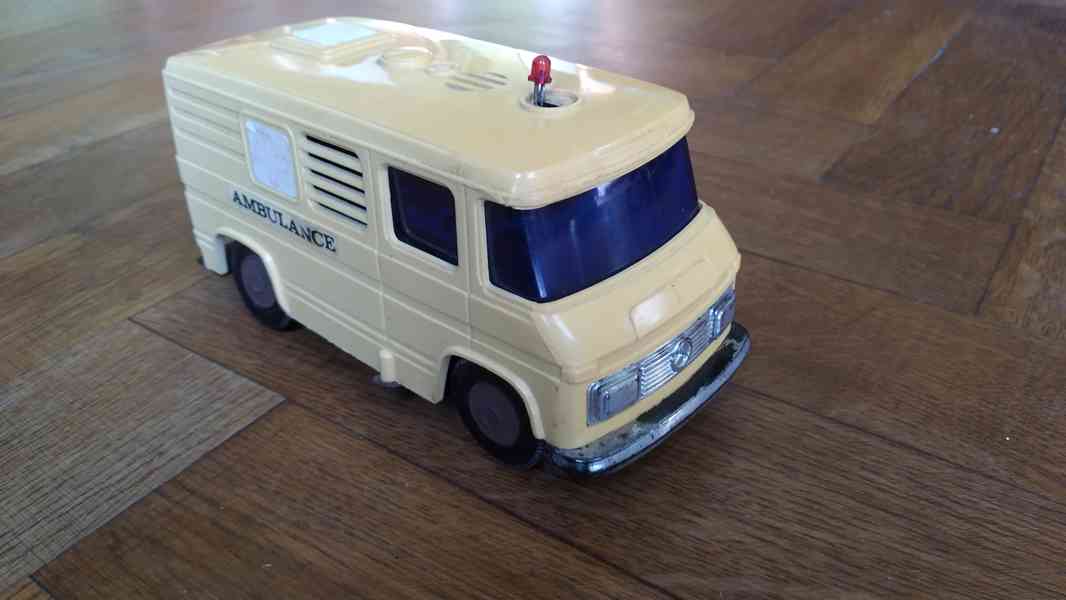 MERCEDES AMBULANCE NA BATERIE – MADE IN JAPAN - foto 2