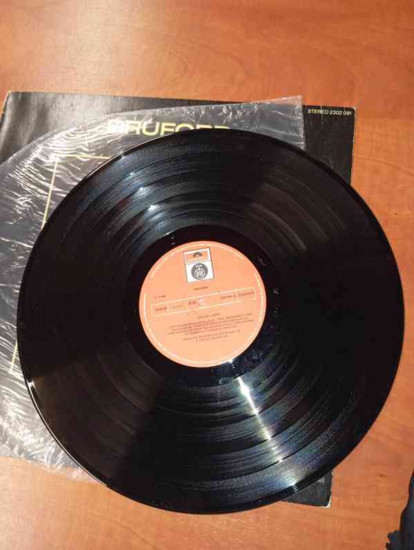 BRUFORD  Out of a kind                            - foto 3