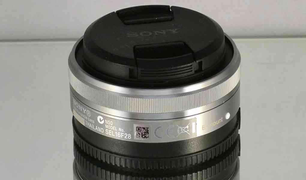 Sony E 16mm f/2,8 **APS-C Pevný, širokoúhlý lens, E mount - foto 5