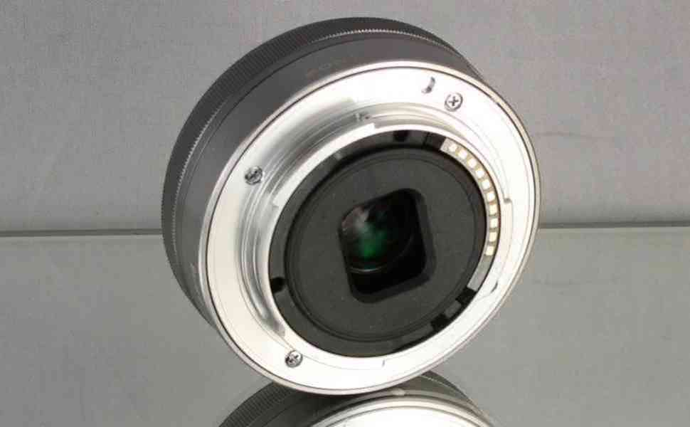 Sony E 16mm f/2,8 **APS-C Pevný, širokoúhlý lens, E mount - foto 3