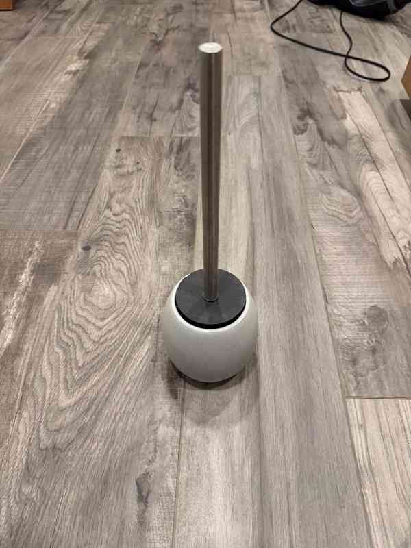 Moderní WC štětka s keramickým držákem – minimálně používaná - foto 2