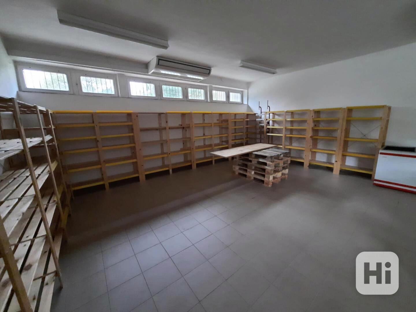 Dřevěné regály Hejne Ikea - foto 1