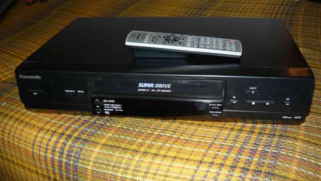 Kombinace DVD rekordér plus VHS rekordér - foto 1