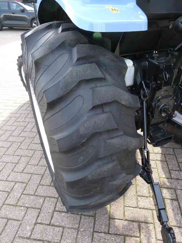 Traktor - New Holland T6080 - foto 15