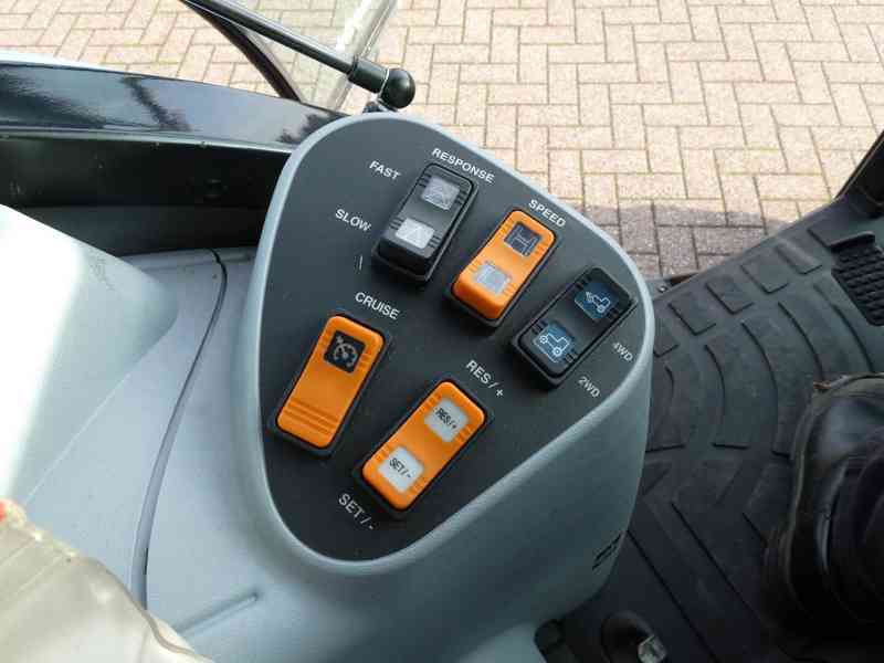 Traktor - New Holland T6080 - foto 10