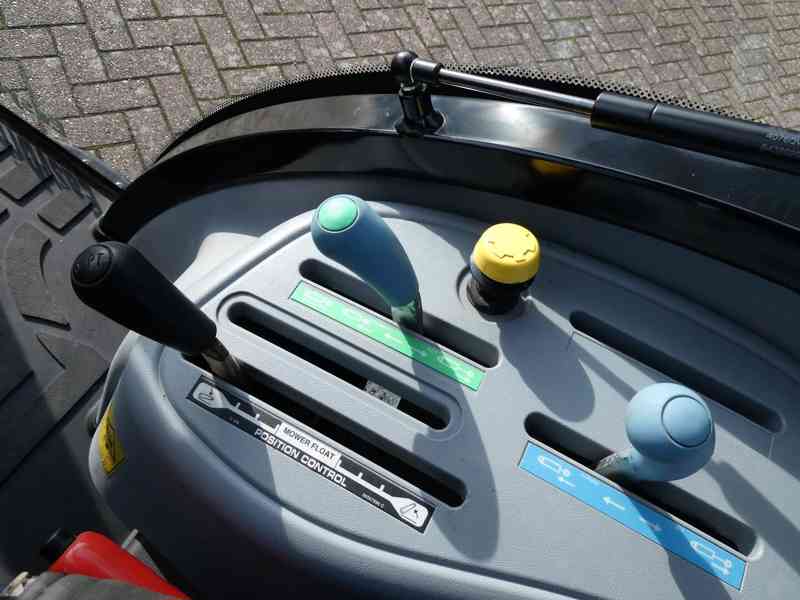 Traktor - New Holland T6080 - foto 7