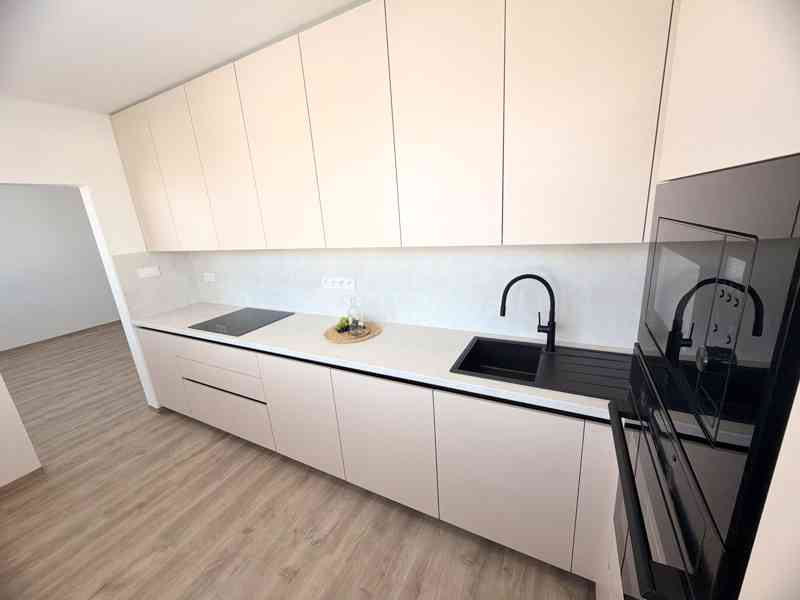 Moderní byt 3+kk ( 3+1) po kompletní rekonstrukci - foto 2