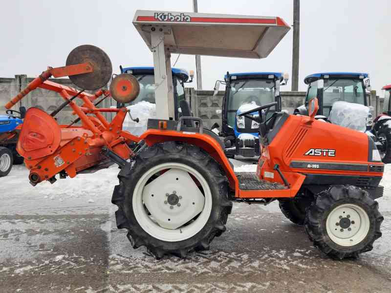 Traktor Kubota L2950  - foto 6