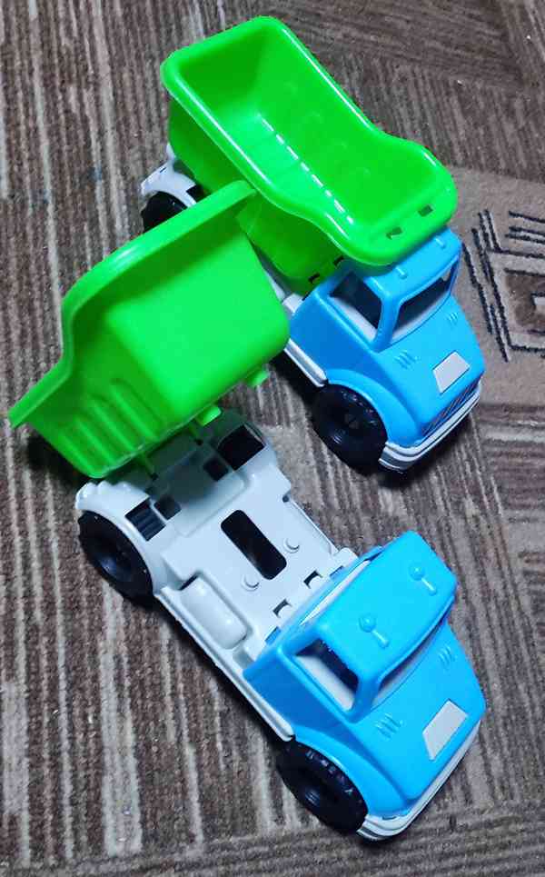 Set autíček  - foto 4