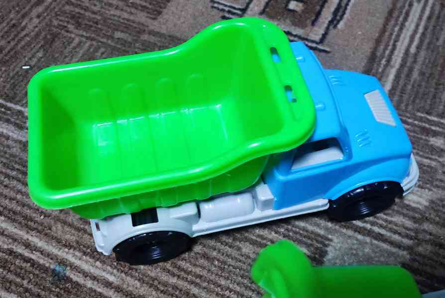 Set autíček  - foto 3