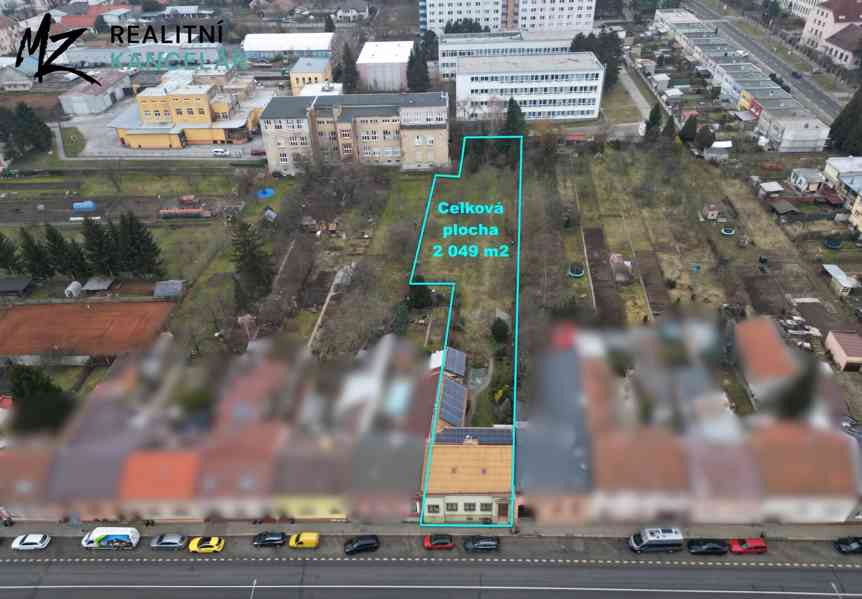 Prodej rodinného domu 169 m², pozemek 2049 m² - foto 2