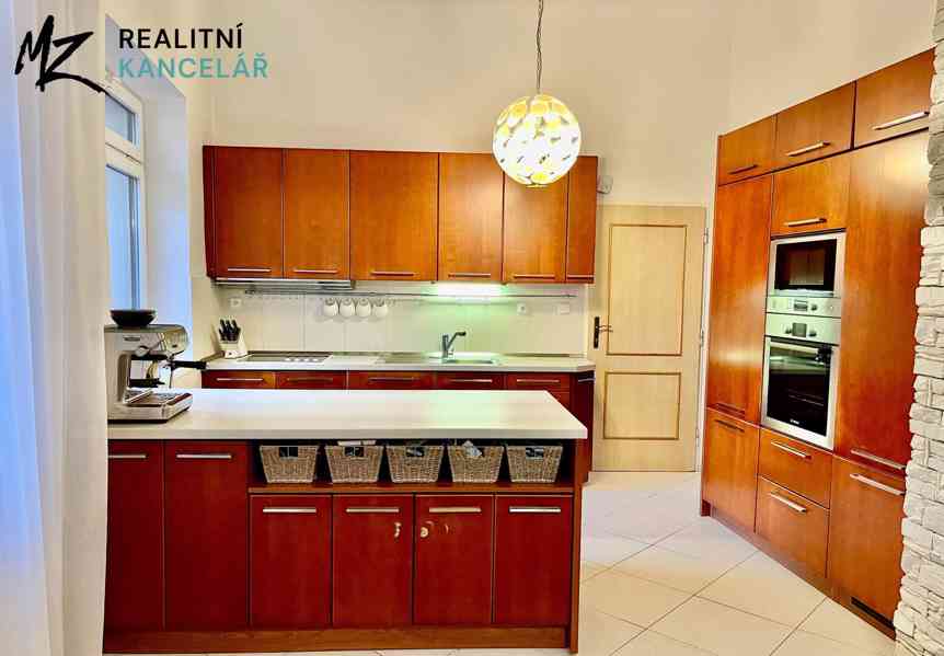 Prodej rodinného domu 169 m², pozemek 2049 m² - foto 11