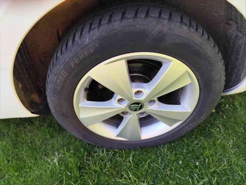 Škoda Octavia 1,2   TSI 77kw - foto 12