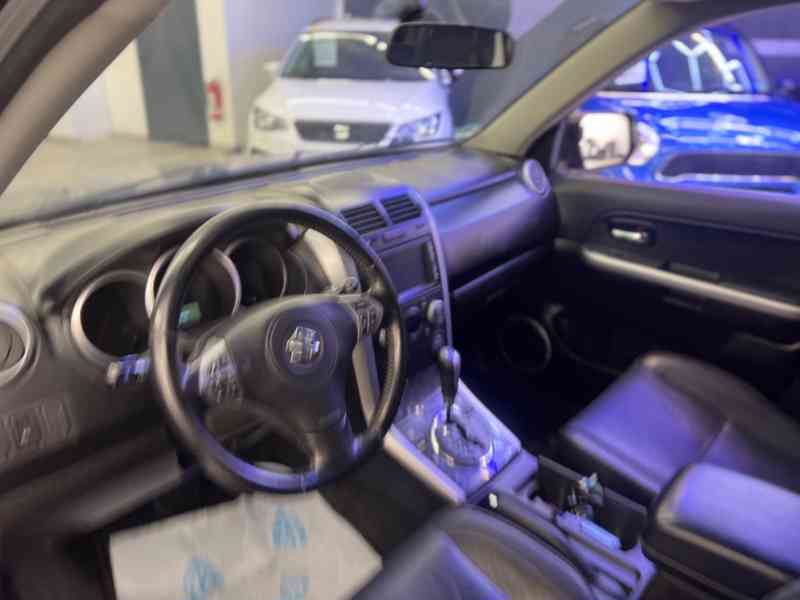 Suzuki Grand Vitara 3.2i 20 Jahre benzín 171kw - foto 5