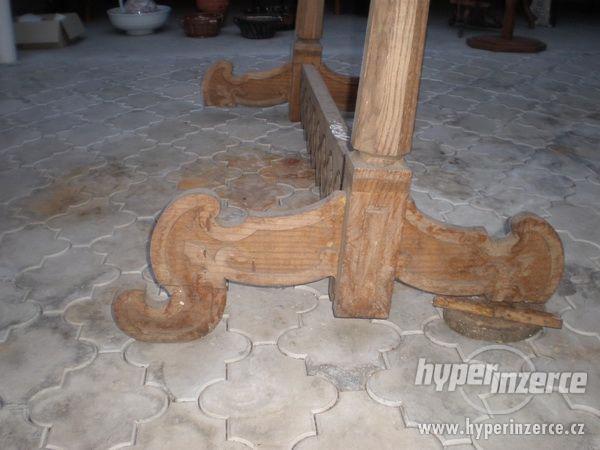 starý dřevěný stojan na  houpací kolébku - foto 2