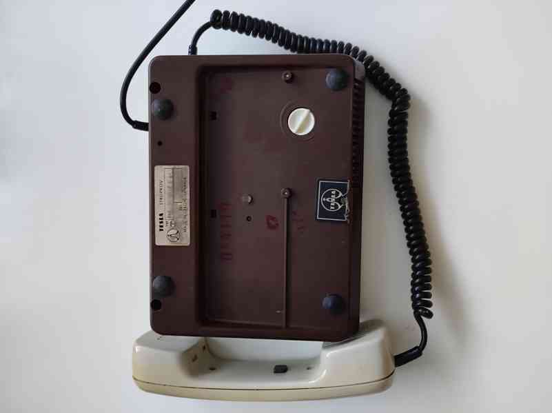 Tlačítkový telefon 