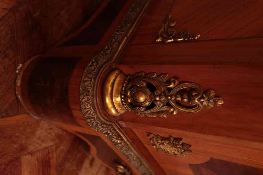 Neoklasicistní italská komoda intarzovaná - foto 11