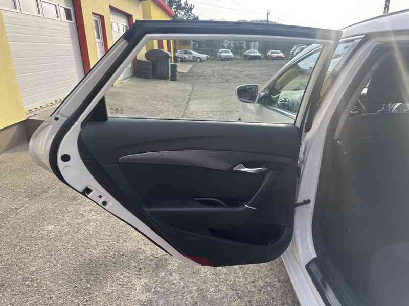 Hundai i40 1.7CRDi Automat/54tisKM/NAVI - foto 12