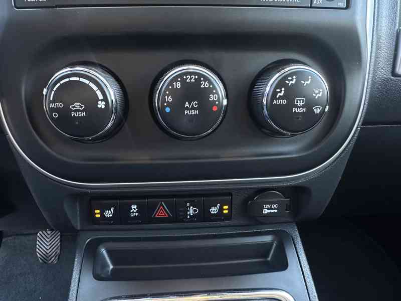 Jeep Compass 2.2 CRD 4x4/Výhřev/1MAJ/Serv.Kniha - foto 26