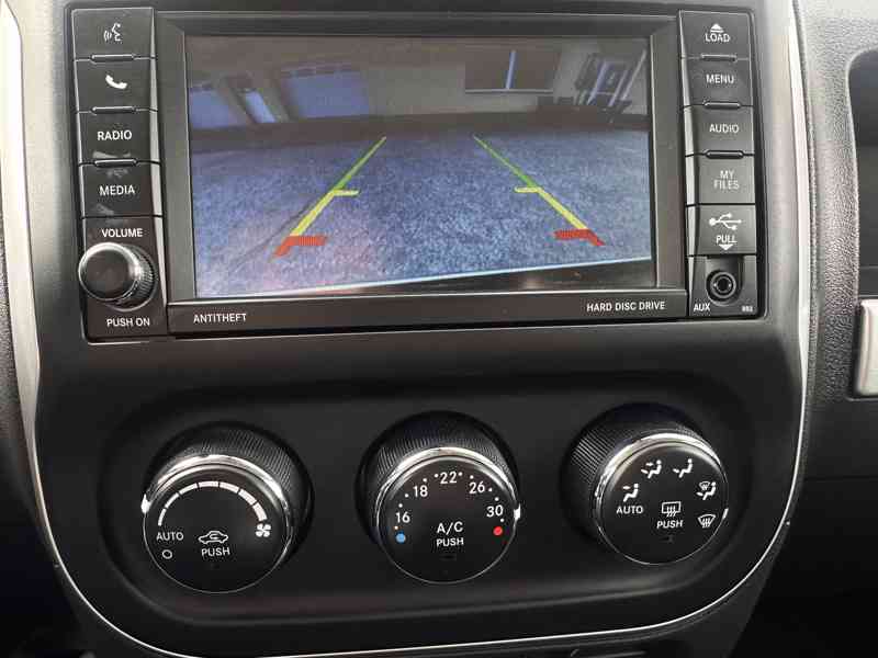 Jeep Compass 2.2 CRD 4x4/Výhřev/1MAJ/Serv.Kniha - foto 25