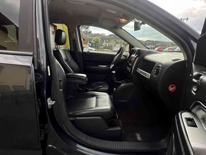 Jeep Compass 2.2 CRD 4x4/Výhřev/1MAJ/Serv.Kniha - foto 19