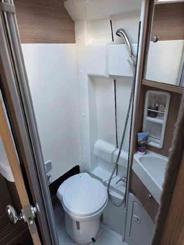 Obytný vůz Malibu 640 LE 180k, TOP stav - foto 8