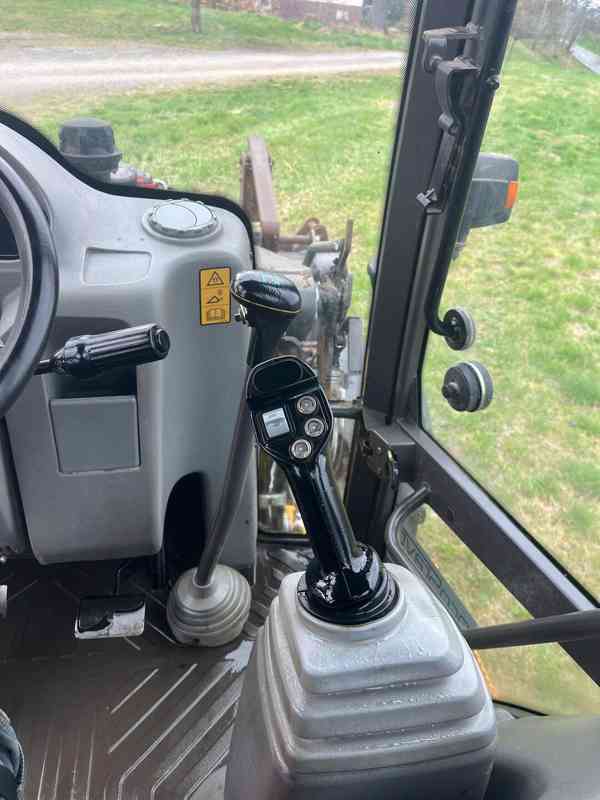 Traktorbagr Volvo BL71  - foto 12