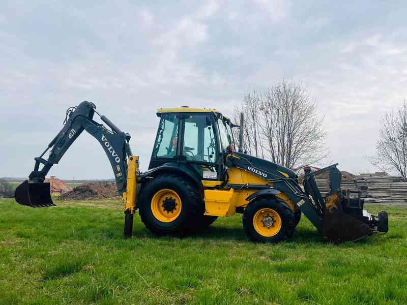 Traktorbagr Volvo BL71  - foto 5