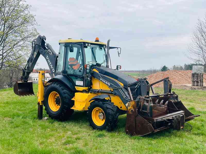 Traktorbagr Volvo BL71  - foto 6