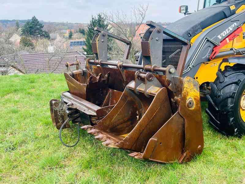 Traktorbagr Volvo BL71  - foto 8